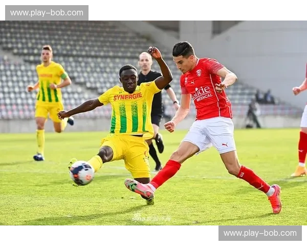 宿命的咆哮与指尖的艺术：尼姆vs南特，一场关于血性与优雅的终极博弈